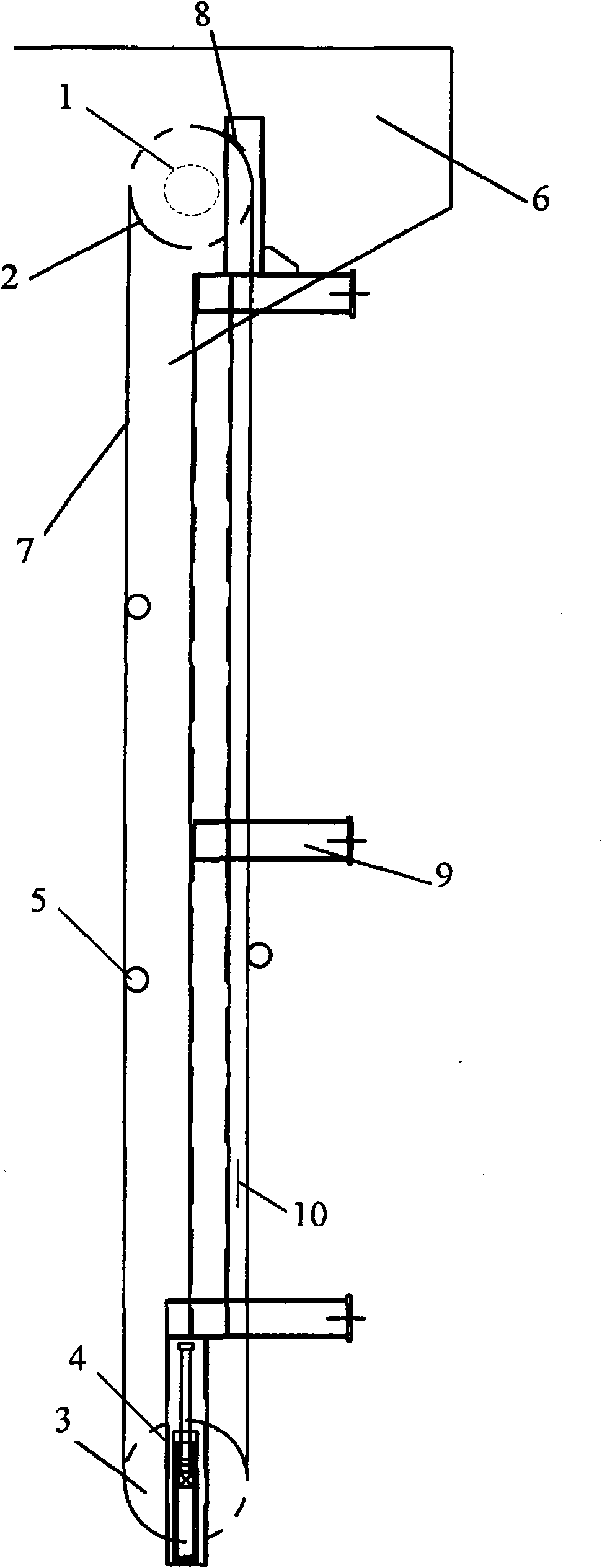 Belt conveyor comprising cleaning device