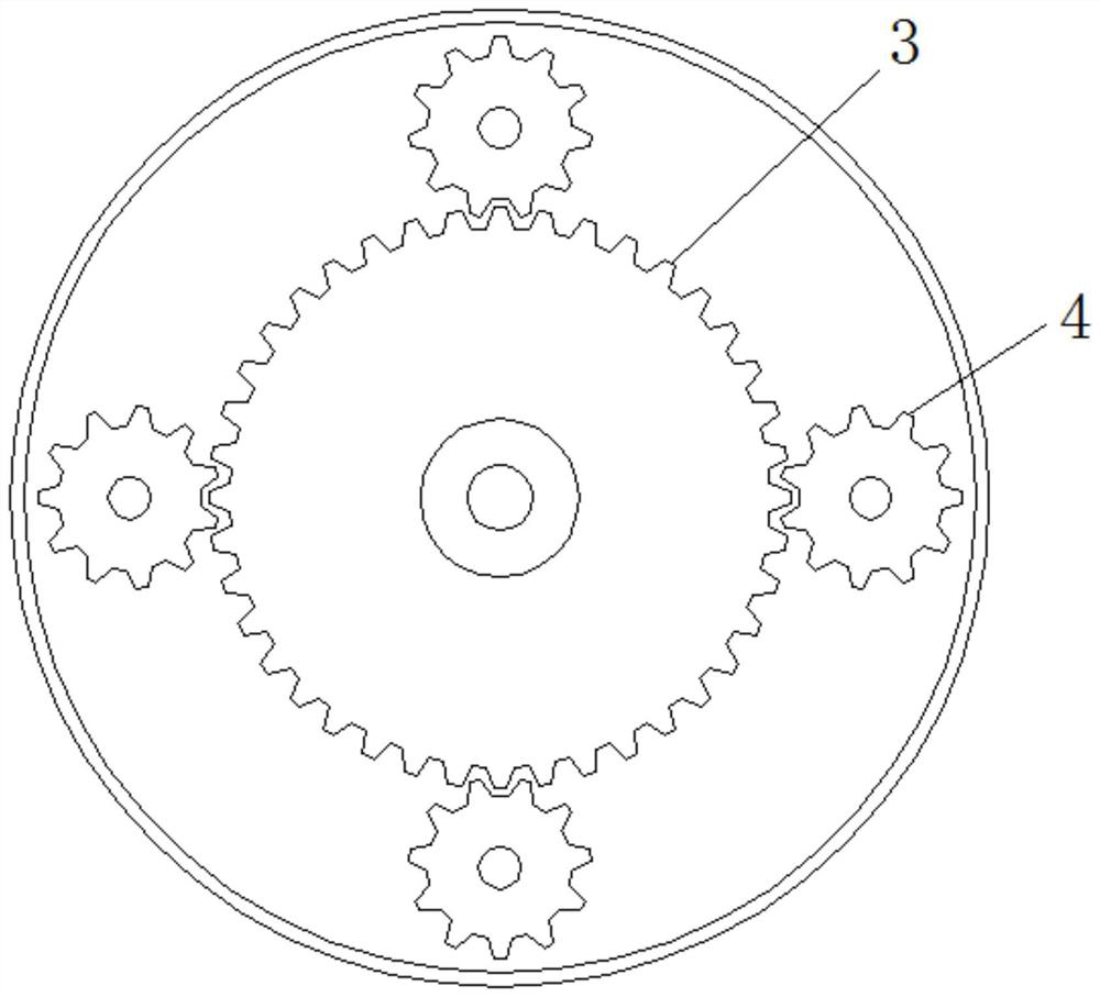 Yarn dyeing device uniform in dyeing and capable of controlling dye discharge