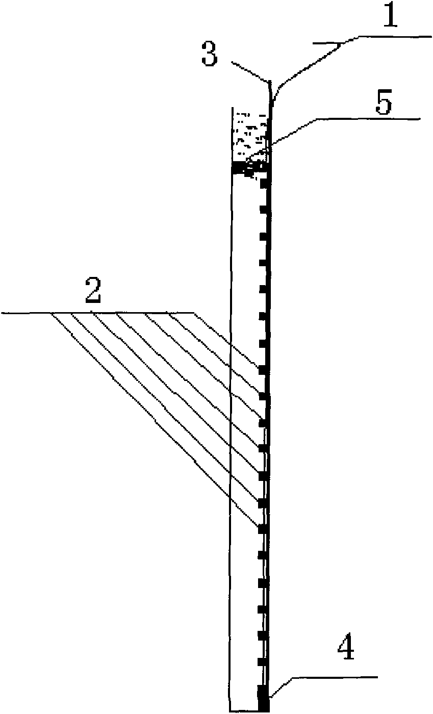 Bamboo-chip smooth wall protection blasting method for joint fissure mud rock slope