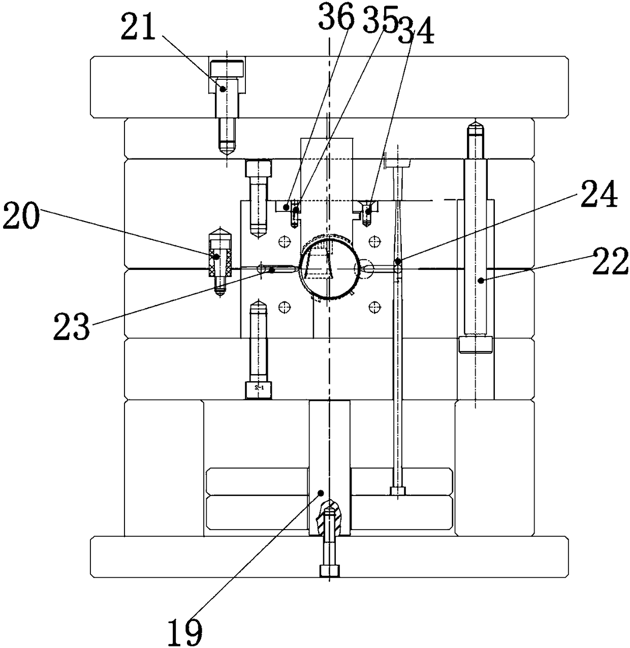 Porous plastic product and manufacturing method thereof