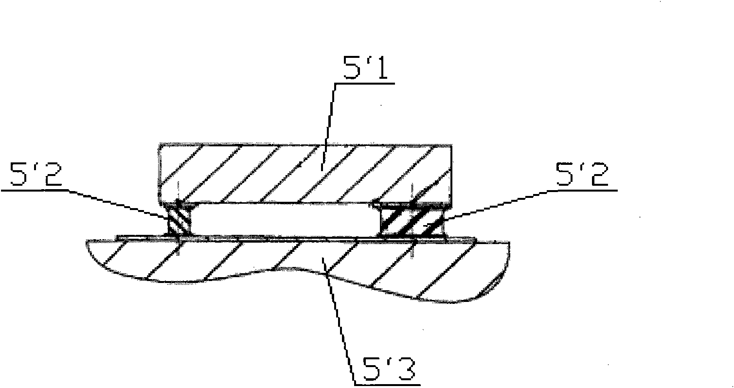 Tail end hose device, concrete pump vehicle and pipeline transporter