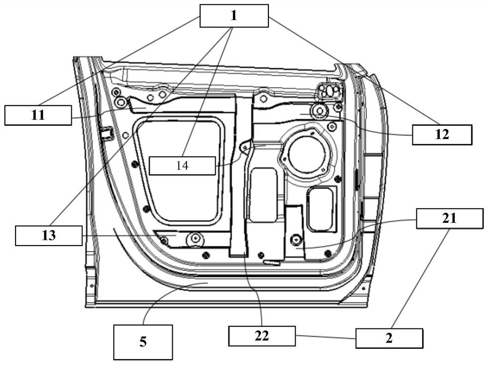 Static rigidity reinforcing structure of metal plate in vehicle door