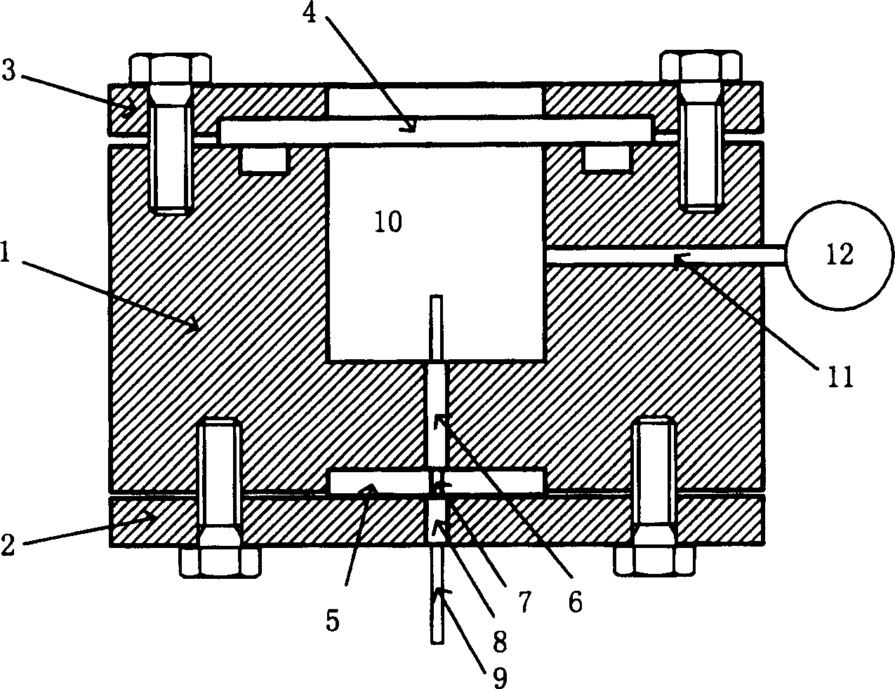 Porous optical-fibre Raman sealed pool