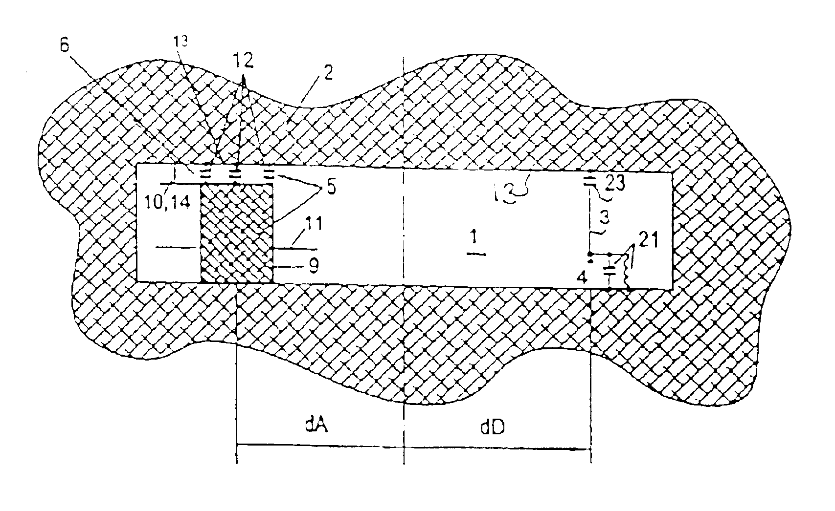 Antenna arrangement in the aperture of an electrically conductive vehicle chassis