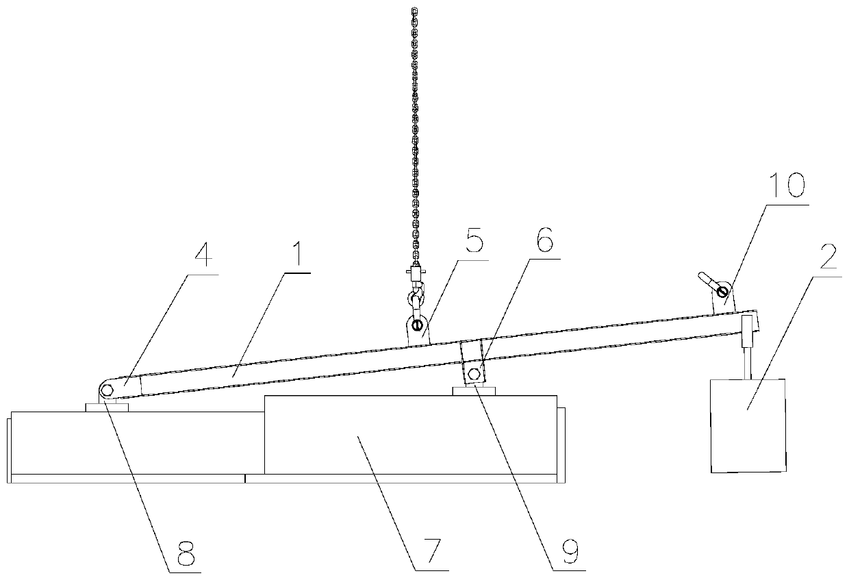 A horizontal balance device and disassembly method for disassembly and assembly of the bearing box cover of the cigarette machine