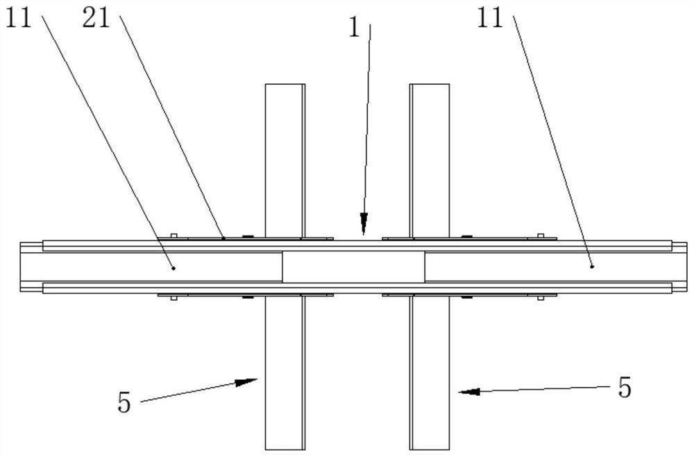 Support of insulated drainage wire for live-line equipment maintenance operation