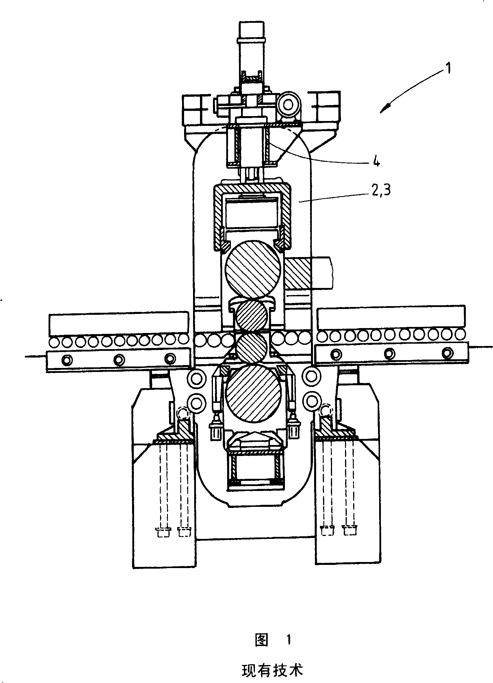 Device for rotationally locking the supporting roll balanced architecture of roll stands