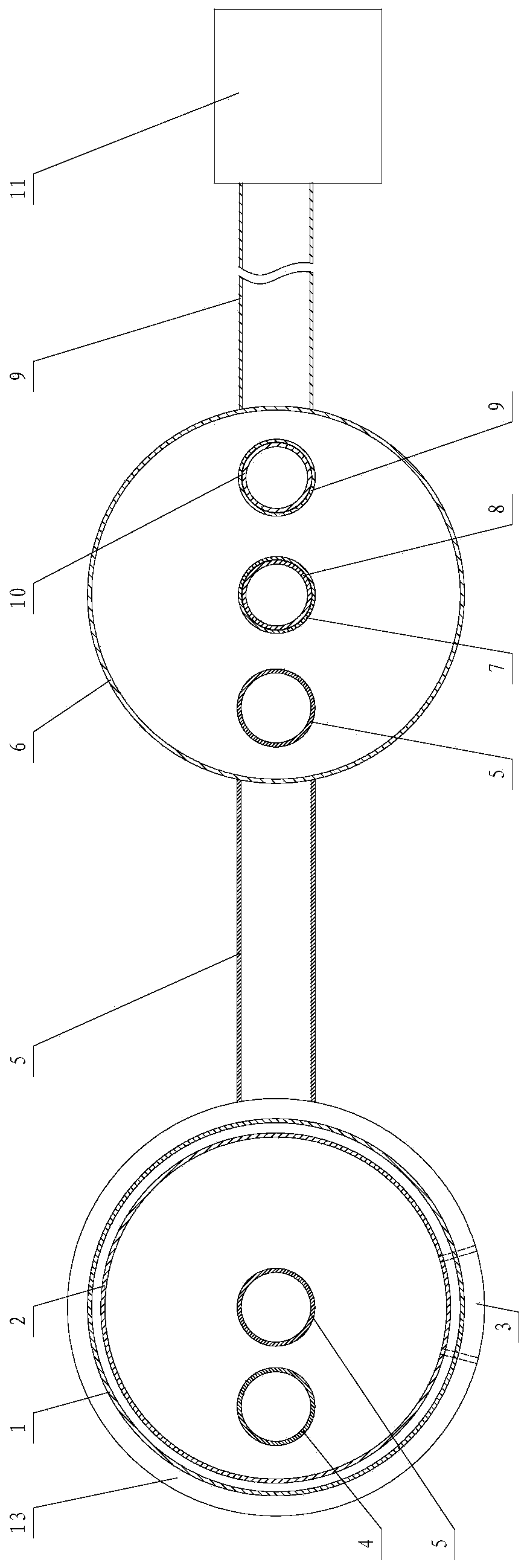 Split type surface-layer waste collector suitable for circulating water shrimp culture system to allow live shrimps to return to pool by themselves