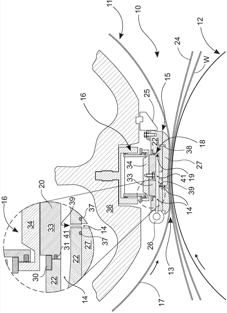 Shoe roll, prolonged nip press, and fiber web machine