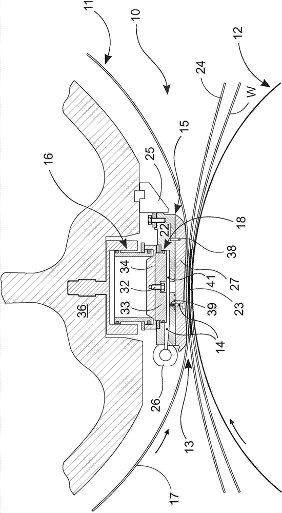 Shoe roll, prolonged nip press, and fiber web machine