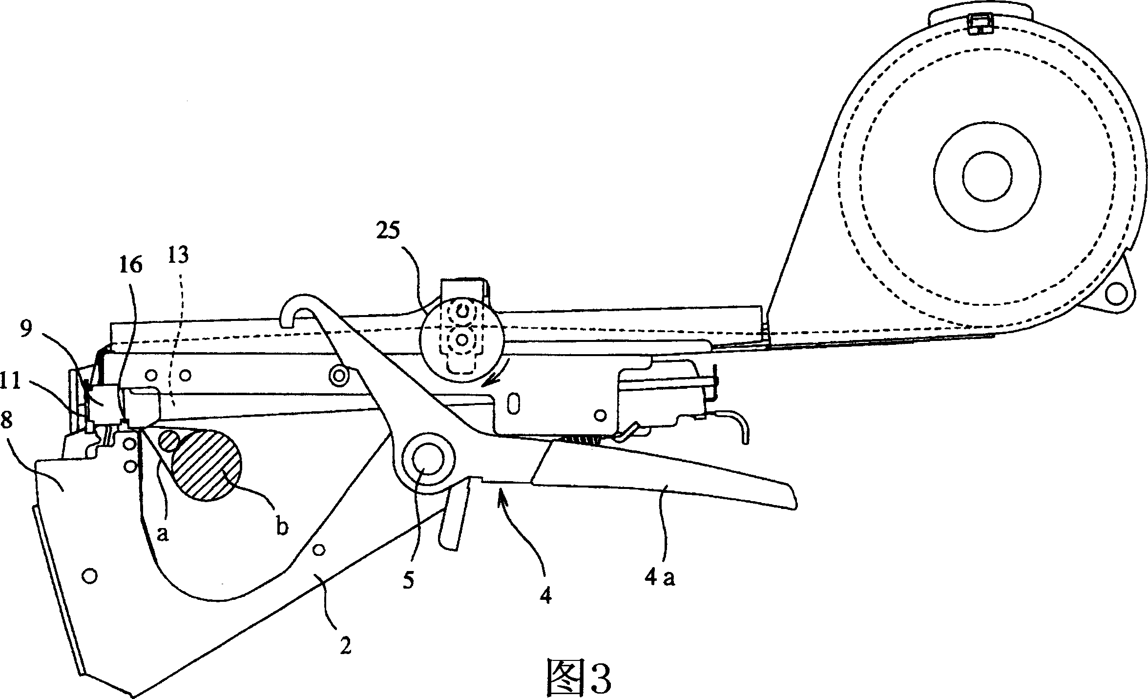 Binding belt relaxation return mechanism in binding machine for gradening