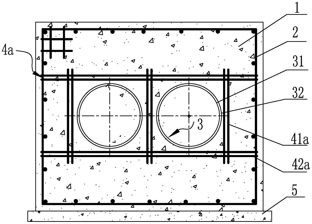 Stiffener cage for use in opening of anchor block for direct-buried heat supply pipelines