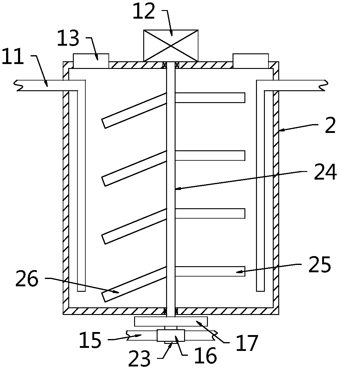 Swinging type pesticide spraying device capable of uniformly mixing pesticide liquid