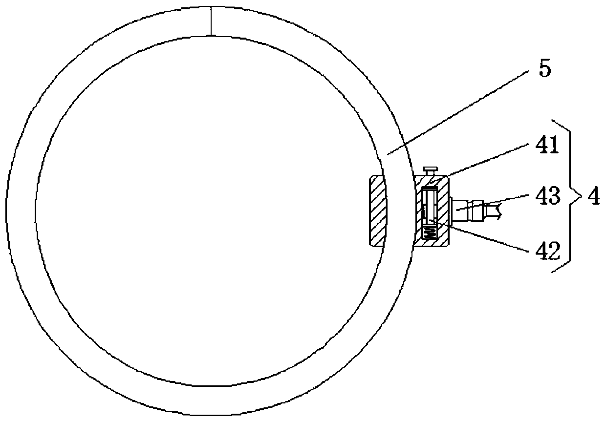 Portable hook convenient to carry and stable in structure