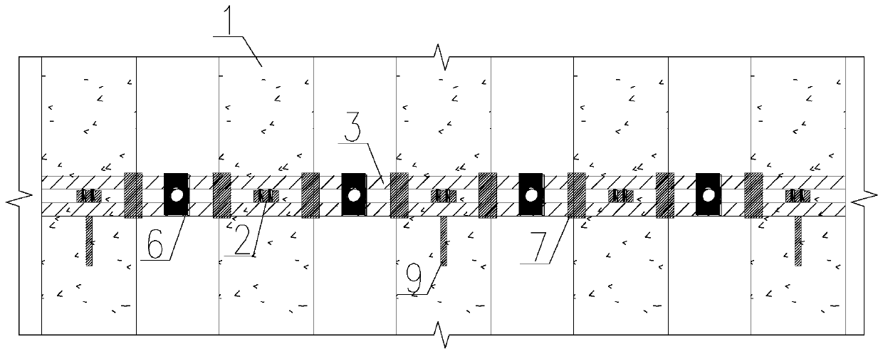 Assembly type retaining structure connecting device and connecting method thereof