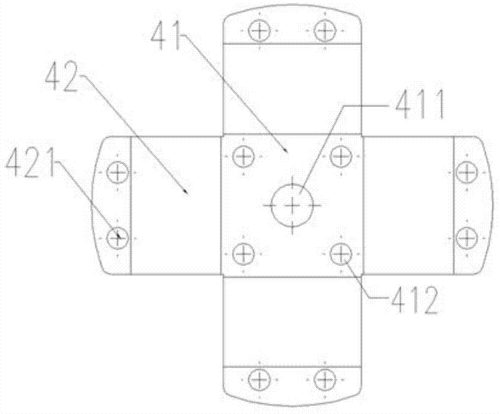 Soft connection device and embedded pole using the same