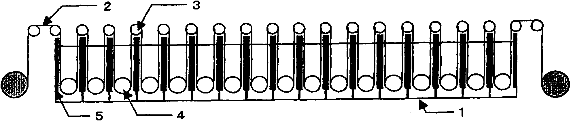 Continuous plating device for films and method for performing continuous plating on films