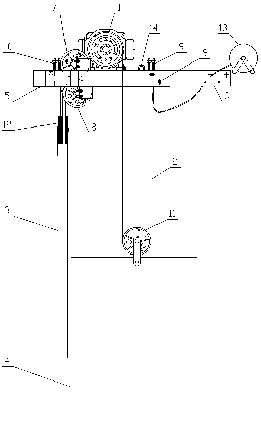 Two-to-one suspension ratio construction hoist arranged on elevator shaft traction machine and operation method thereof