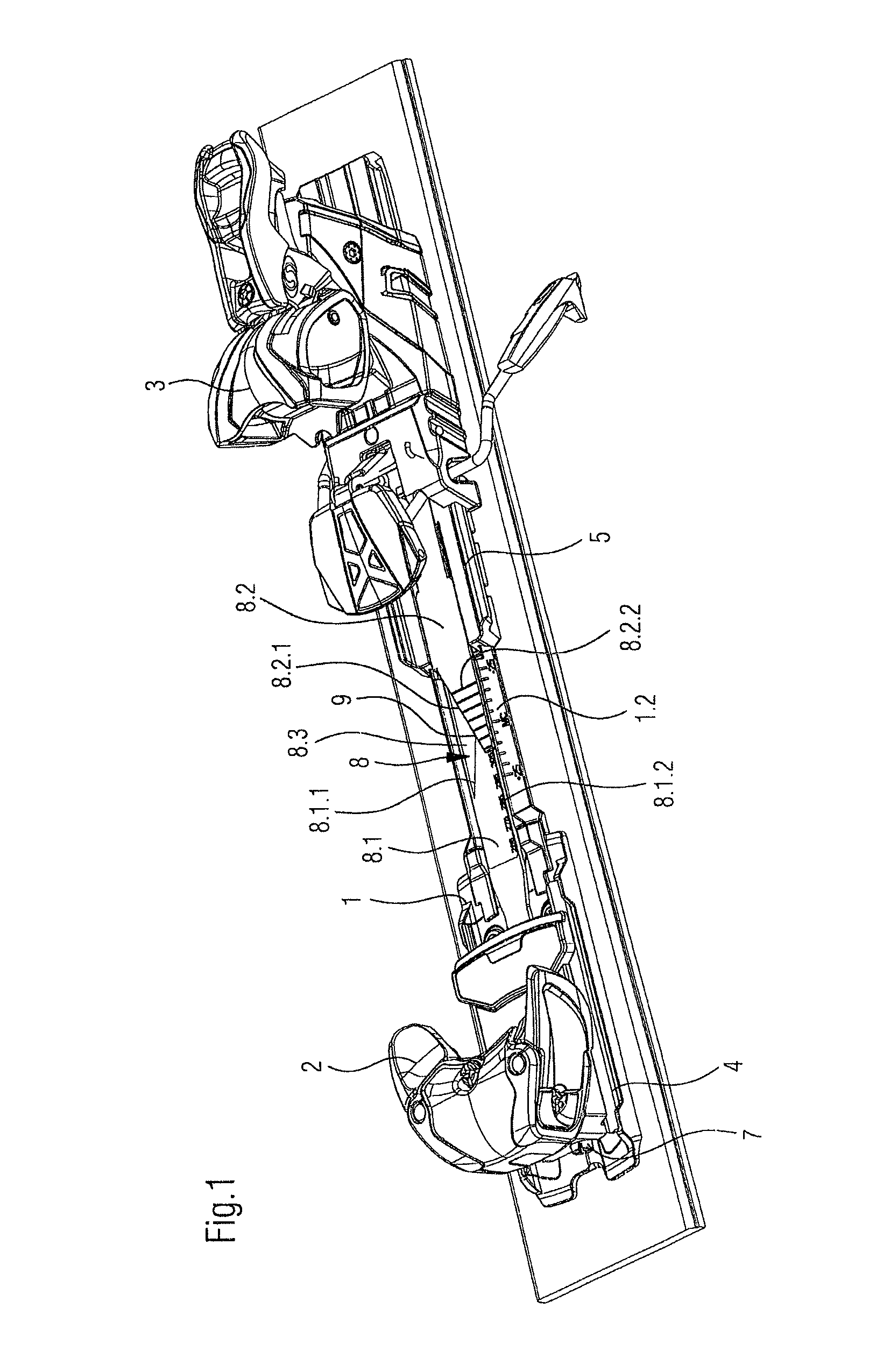 Ski binding witih boot-center referencing