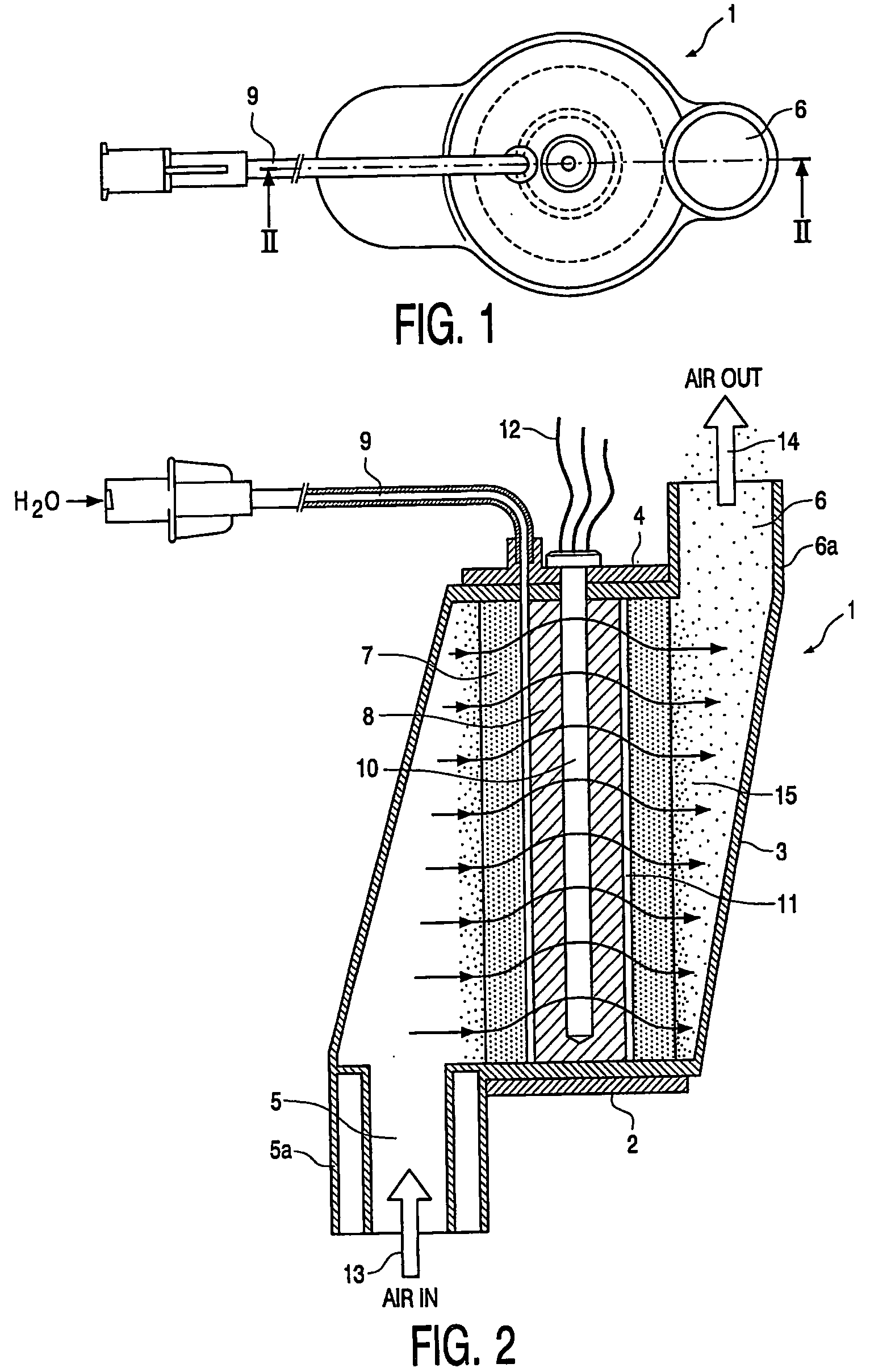 Device for heating and moistening a breathing gas