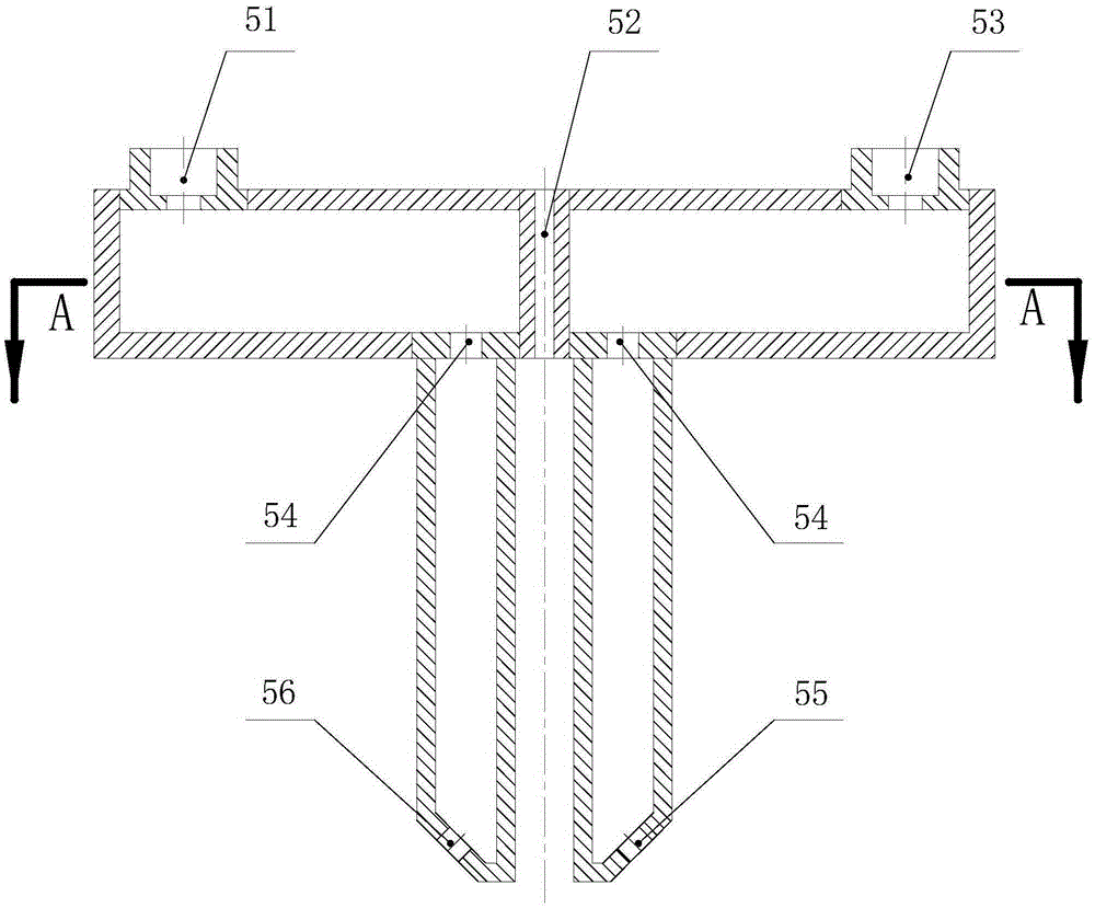 Solid-liquid cast-rolling compounding device and method for producing reticular reinforcement interlayer composite material