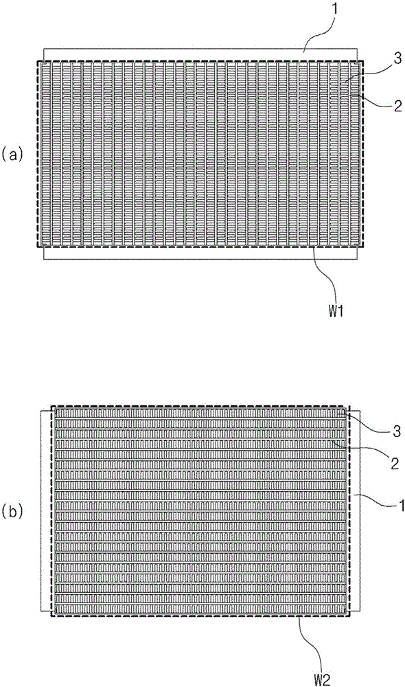 Evaporator having vertical arrangement of header pipe for vehicle air conditioner