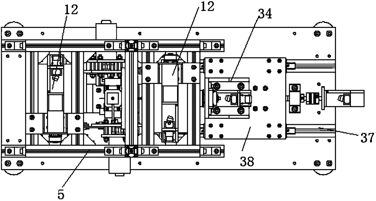 Manipulator for shelling walnuts