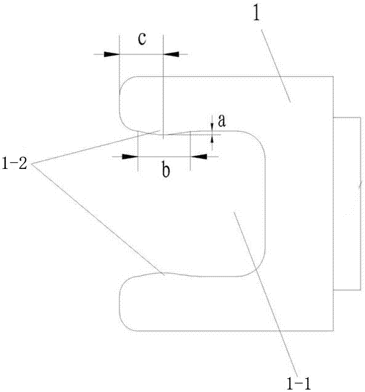 Flower combing needle bar holding element in powder metallurgy warp knitting machine and preparation process thereof