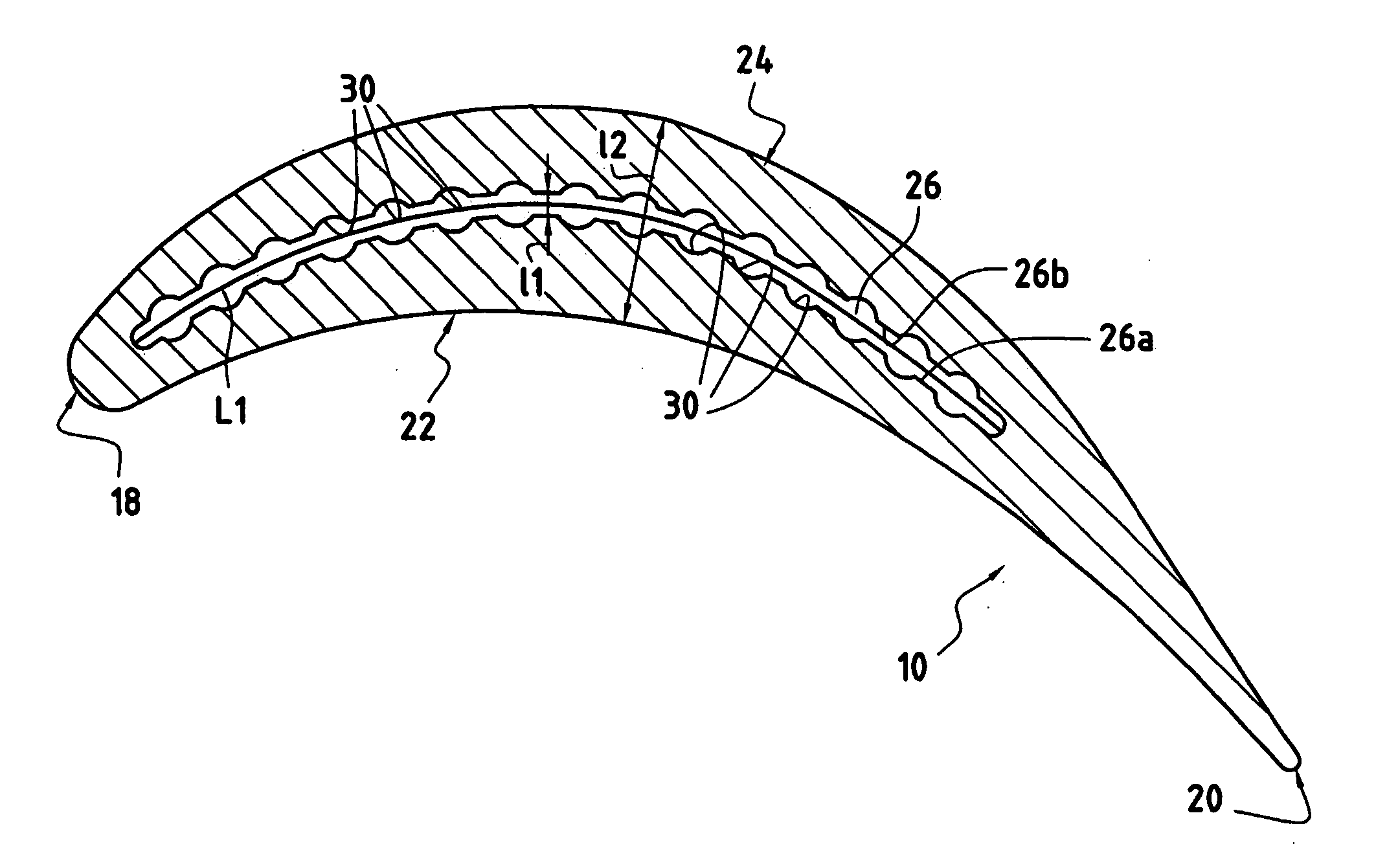 Gas turbine blade cooling circuit having a cavity with a high aspect ratio