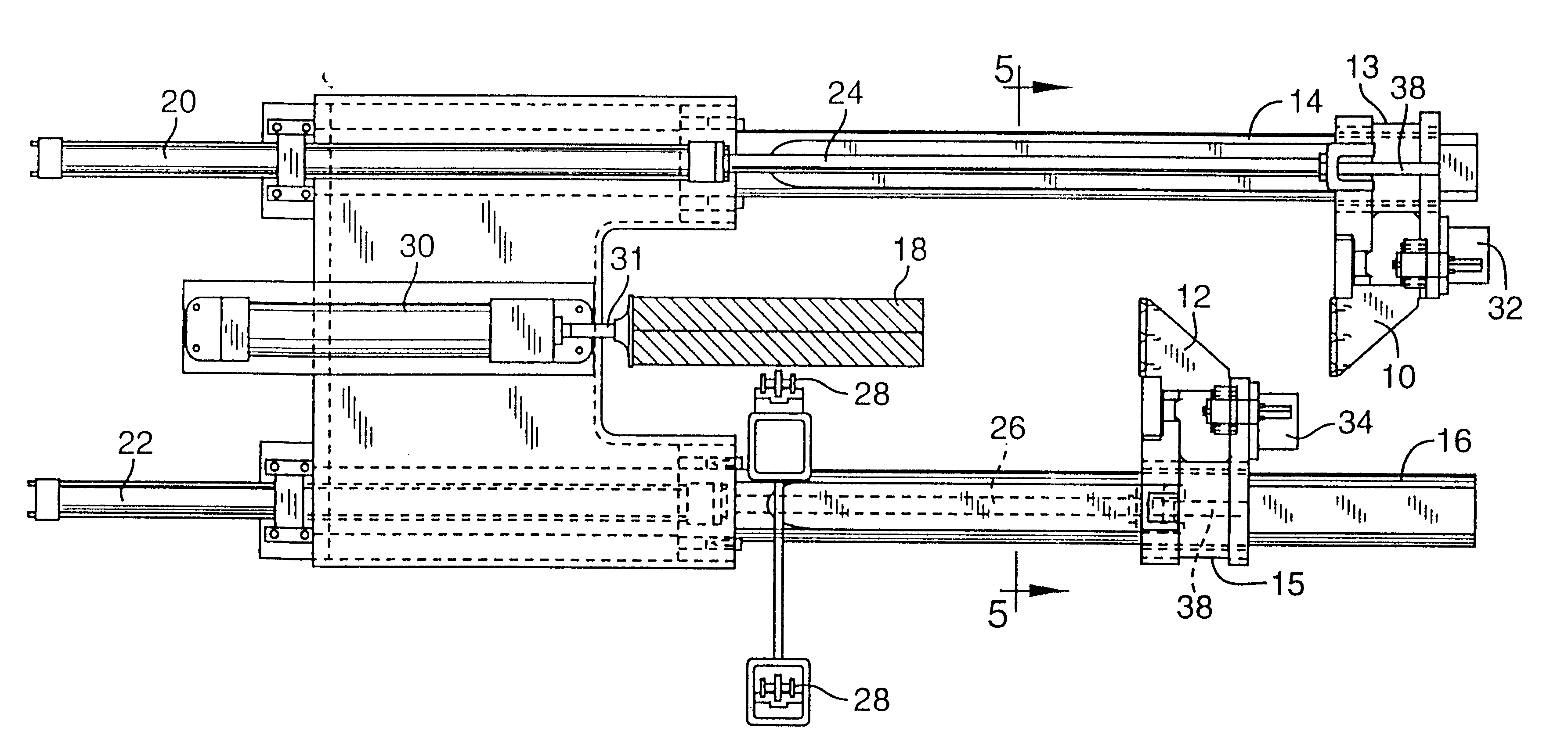 Dual alternating transverse feeding mechanism for lumber edgers