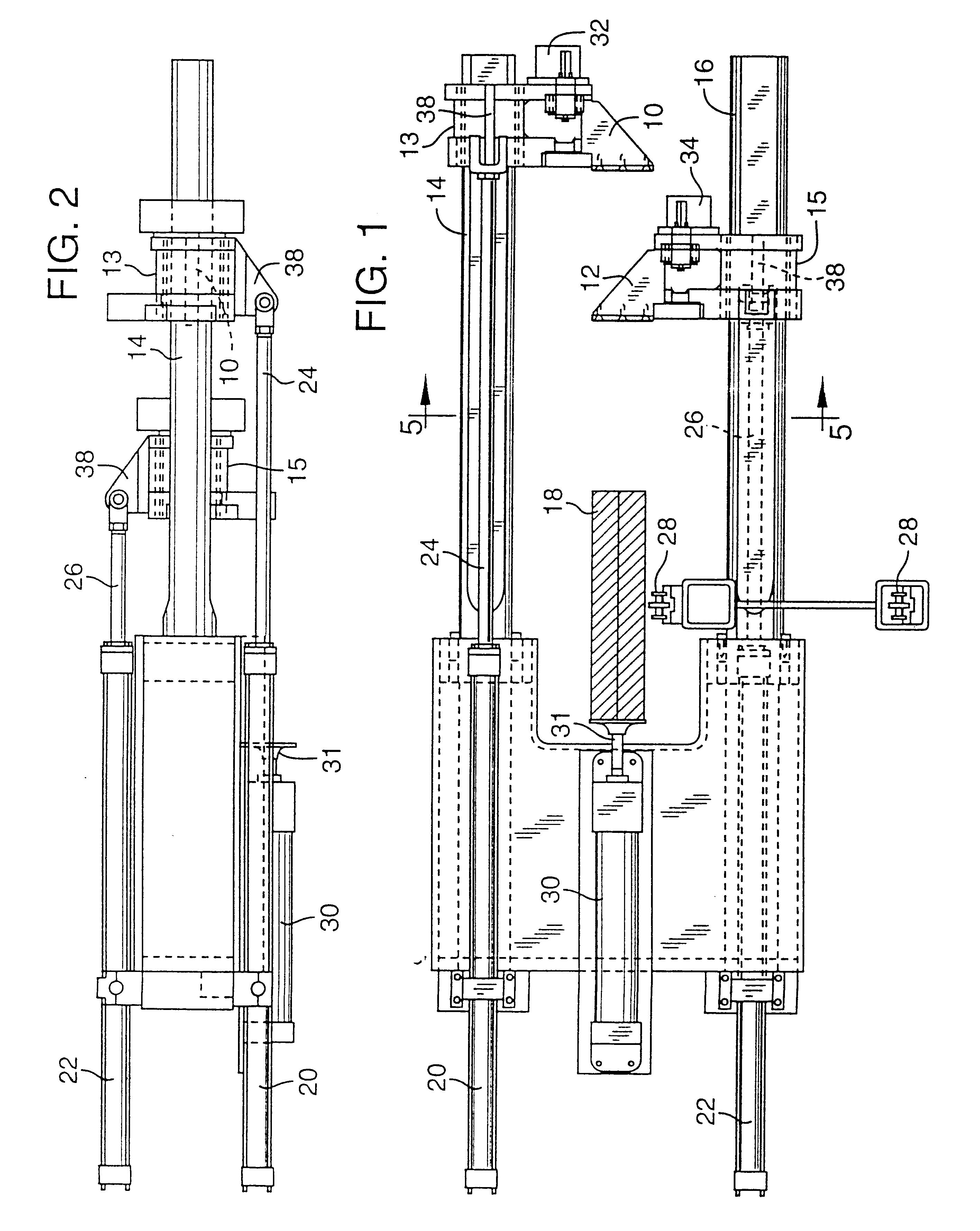 Dual alternating transverse feeding mechanism for lumber edgers