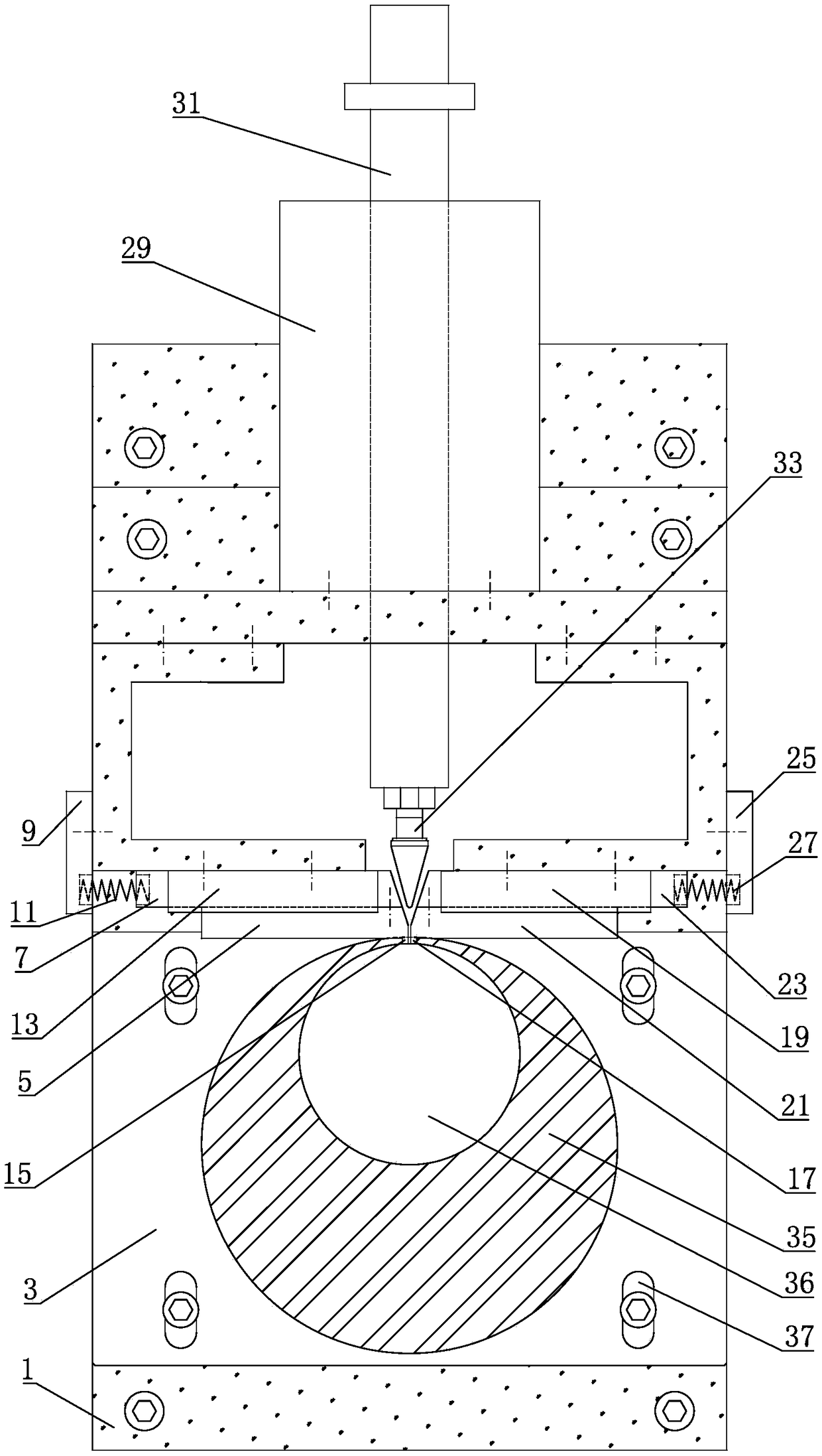 A device that opens the opening of the piston ring to help the pvd cylinder to be manually inserted into or removed from the ring