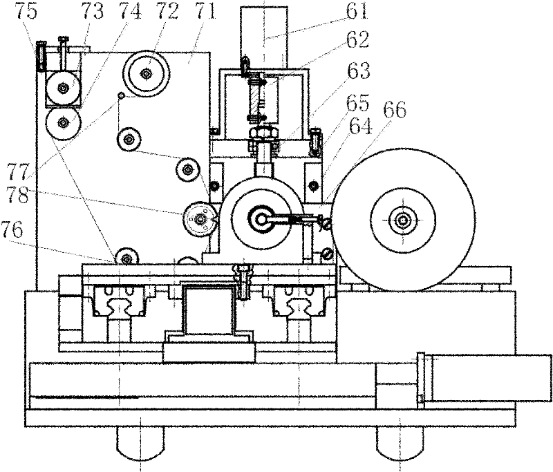 Horizontal micro-electric spark machine tool and method for performing online processing by applying same