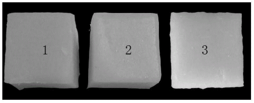 Low-alkaline rice tofu and preparation method thereof