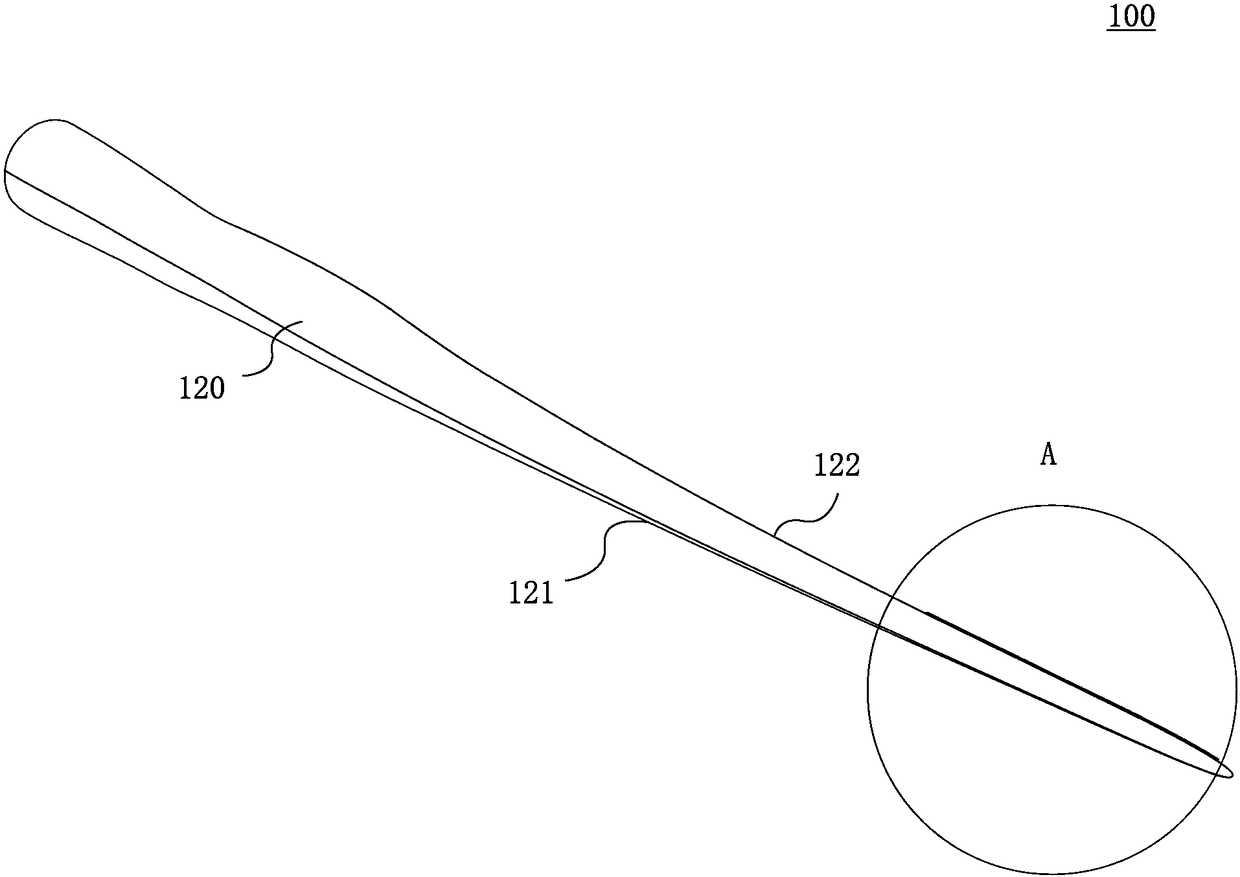 Noise reducing device for blade, blade, wind generating set and noise reduction method