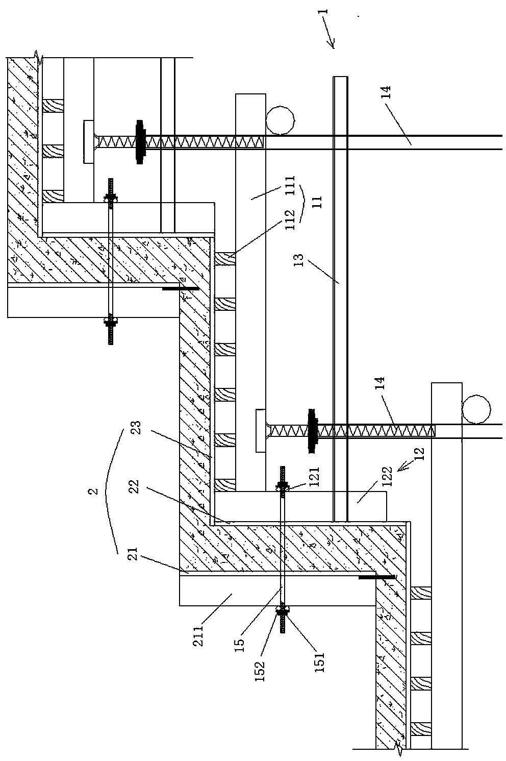 Concrete ladder formwork device and construction method for multi-segment curved auditorium in theater