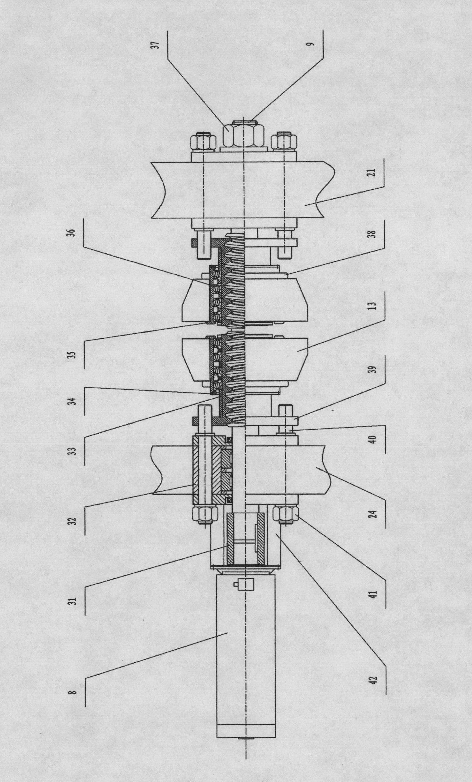 Roll-seam adjustable flexible roll bending forming device