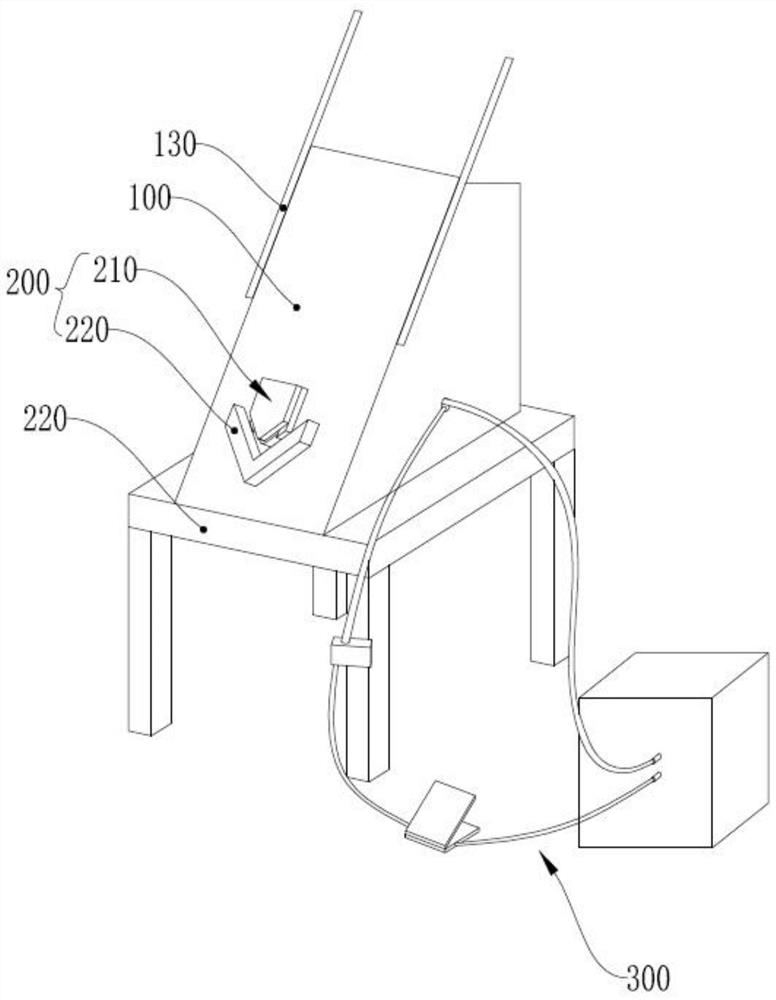 Photo frame corner punching device