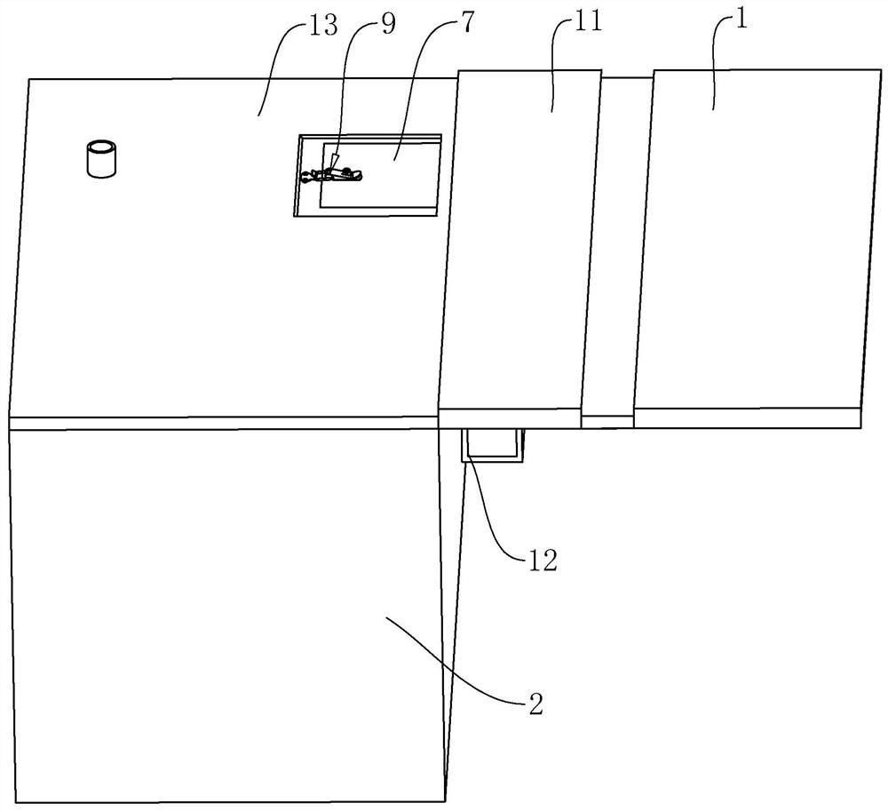 Road water draining and filtering structure