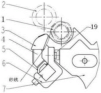 Downwards-pressing pressing piece device for smooth and clean spinning