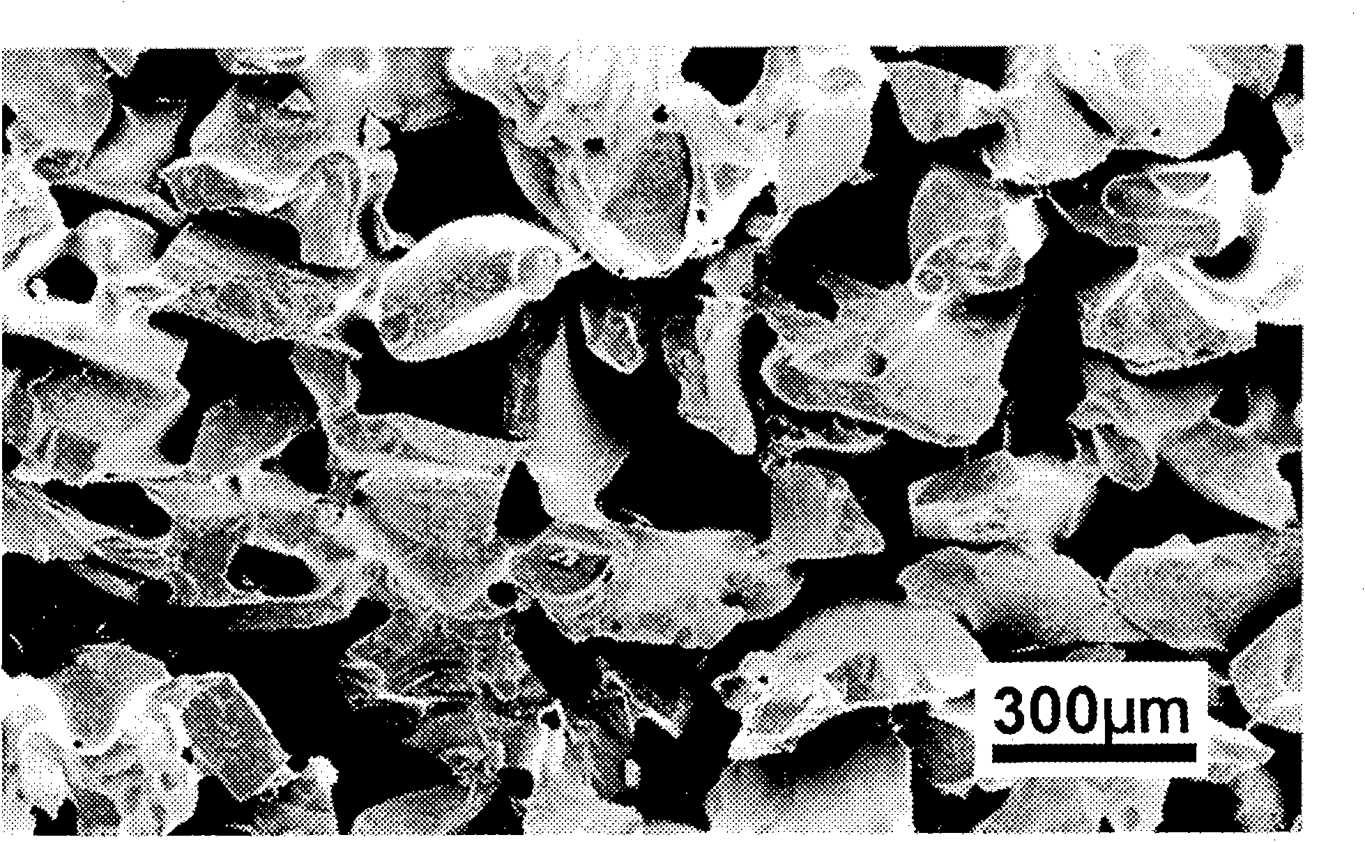 Method for making support body of porous ceramic filter pipe capable of improving strength and pore connectivity