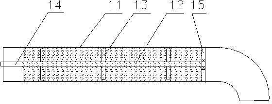 Cohered rubber particle dynamic screening and smashing device and smashing and conveying method