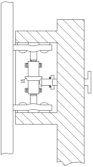 A traffic sign device that is easy to fasten and install