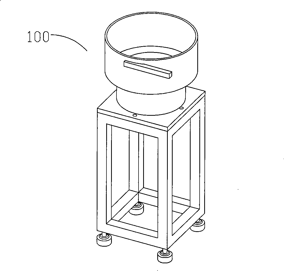 Automatic assembling machine of accurate connector