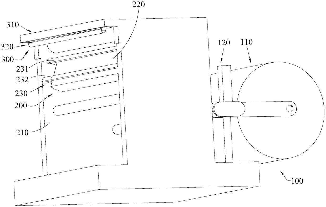 Scratch-proof protective film winding mechanism and slitting module