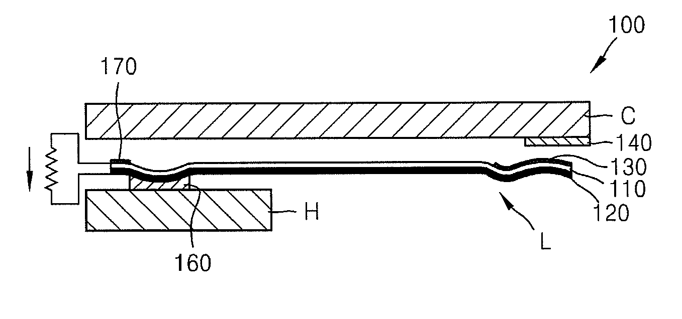 Energy harvesting device using pyroelectric material