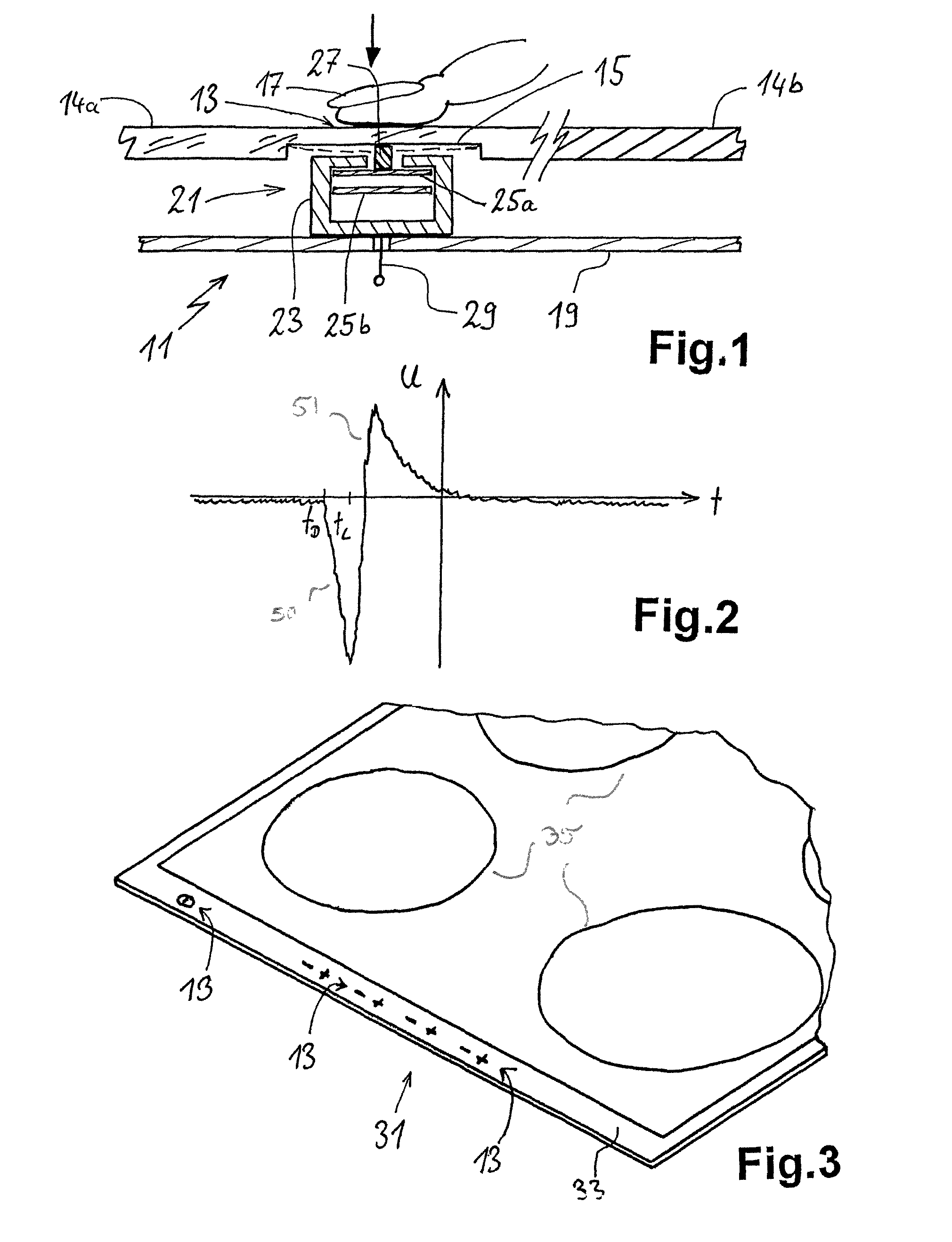 Operating device with an operating field and a sensor element for an electrical appliance and method for operating the operating device