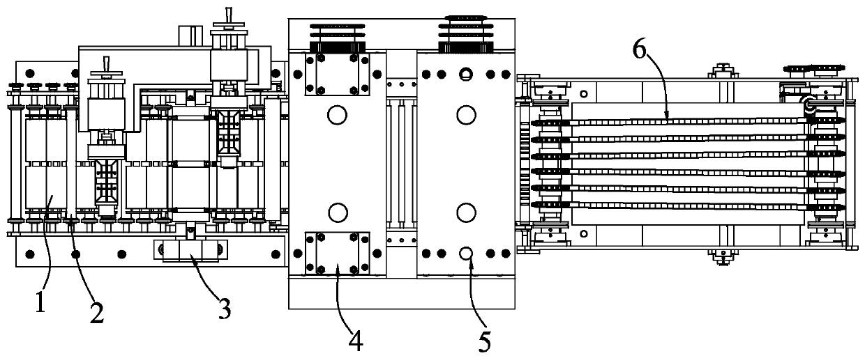 Continuous paper covering cutting device for battery continuous pole plates