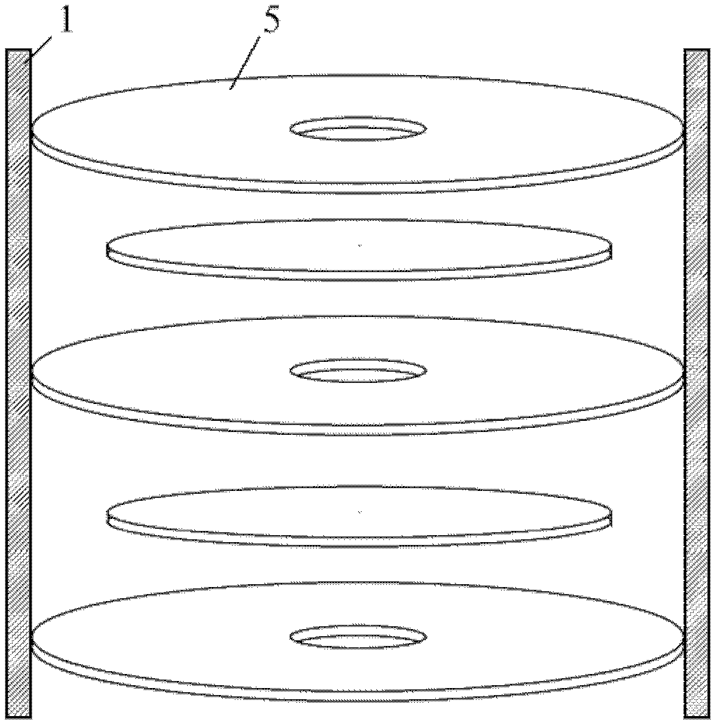 Thermocline solar thermal storage system with baffles