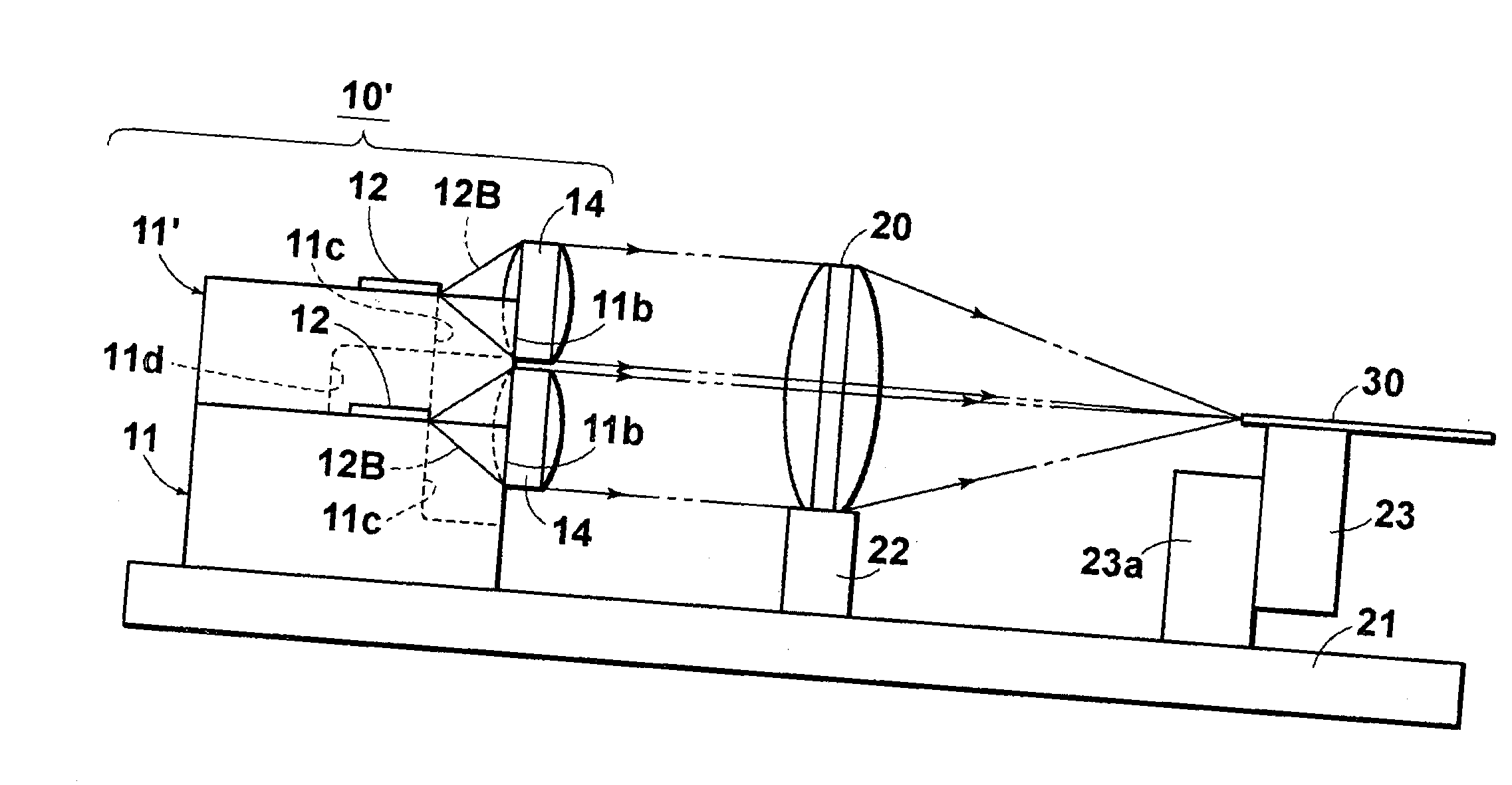 Laser apparatus in which laser diodes and corresponding collimator lenses are fixed to block, and fiber module in which laser apparatus is coupled to optical fiber